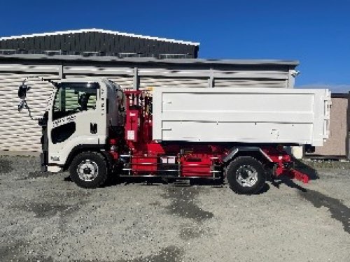 八戸100す3808(いすゞ)側面